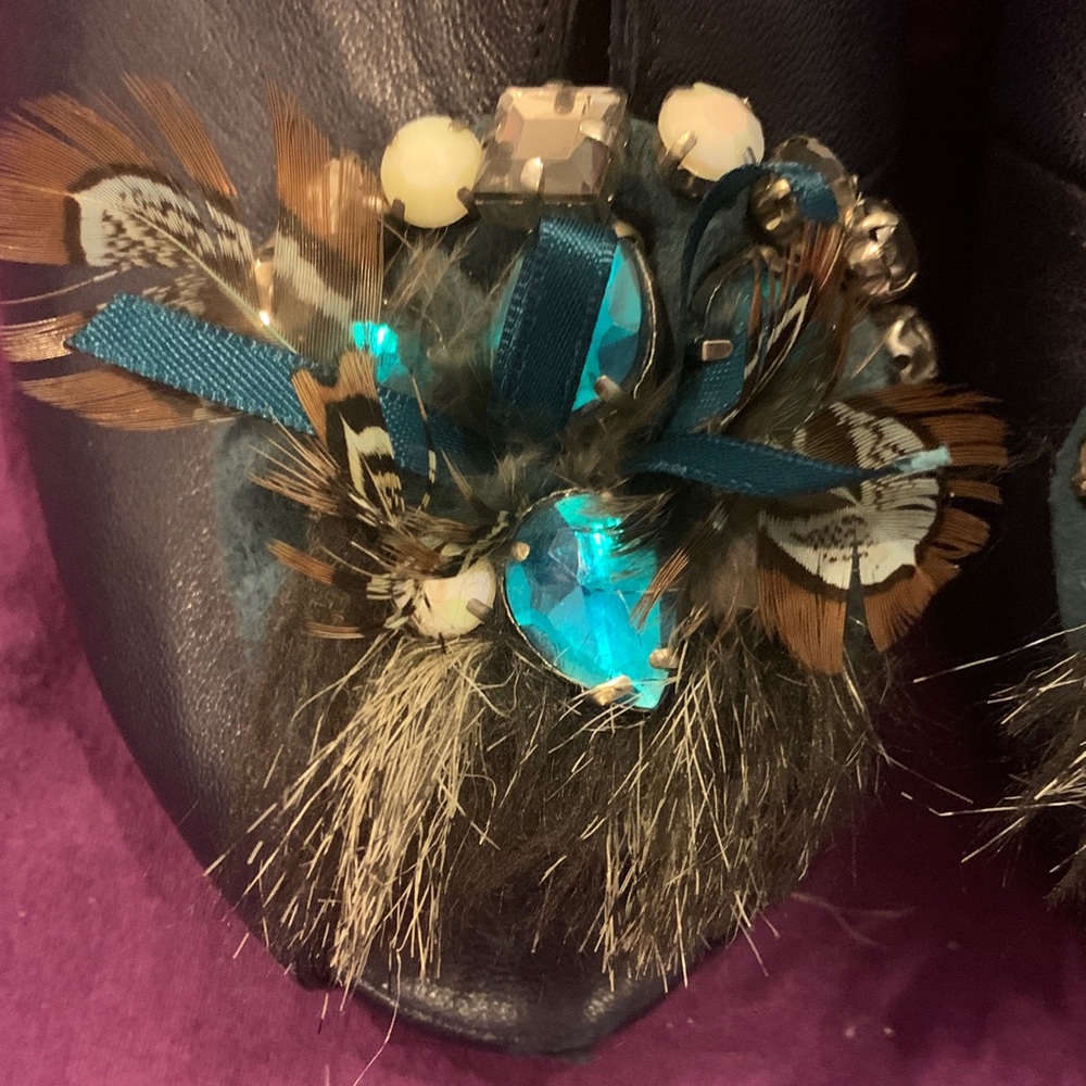 Elegant Black Ankle Boots with Feather Detail - Picture 3 of 3